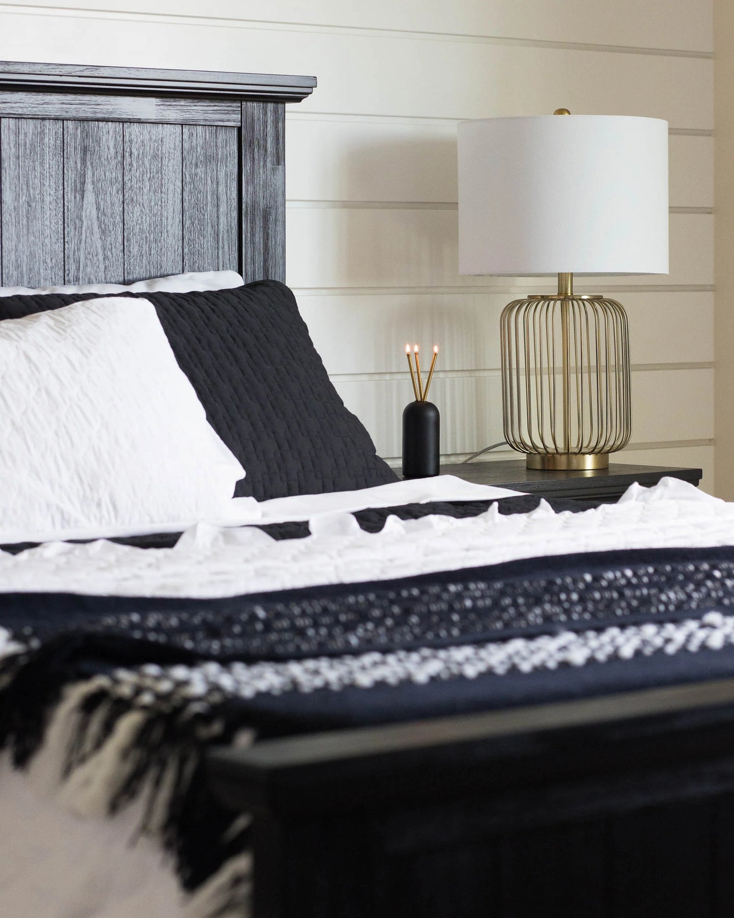 Everlasting Candle Co - Wylie Vase - Black