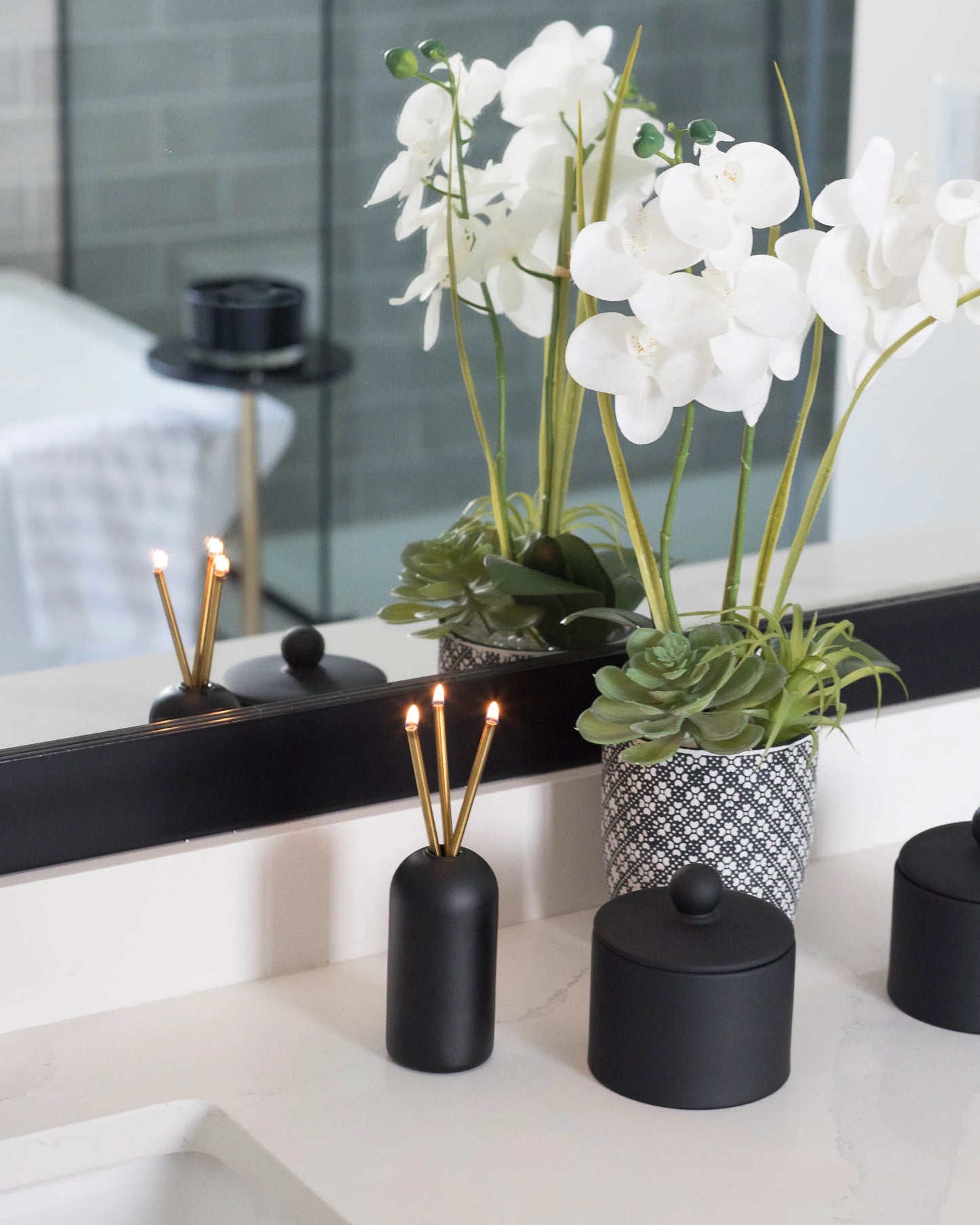 Everlasting Candle Co - Wylie Vase - Black