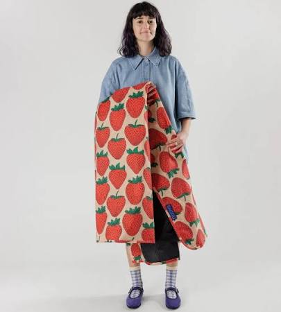 Baggu - Puffy Picnic Blanket - Strawberry