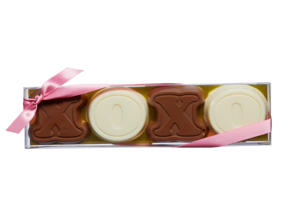 Milk & White Chocolate Box XOXO (4 pcs)